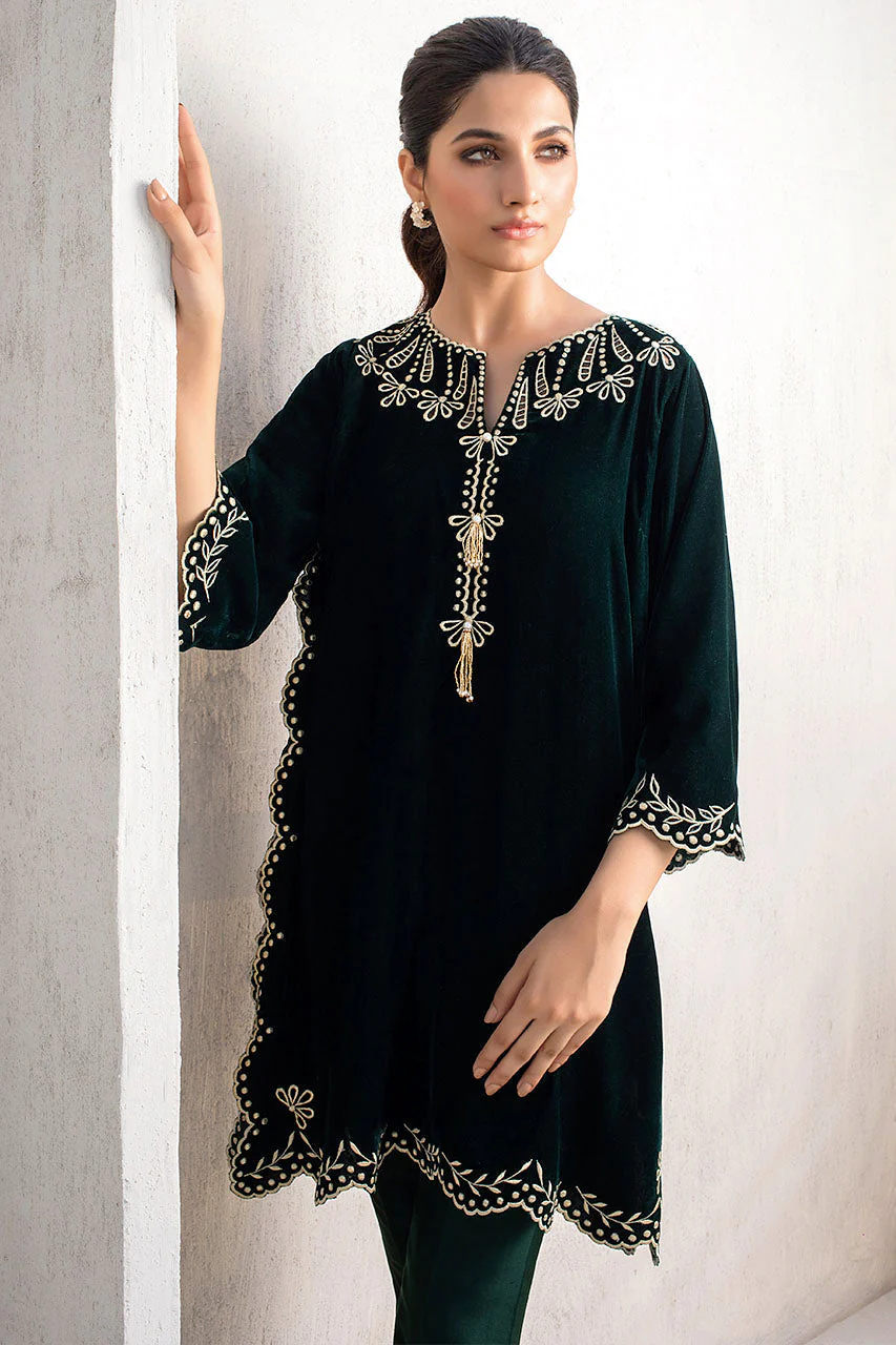 Emerald Velvet Kurta With Scalloped Edges - Image 3