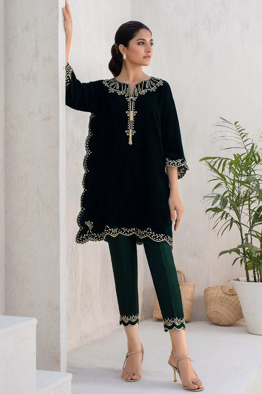 Emerald Velvet Kurta With Scalloped Edges - Image 4