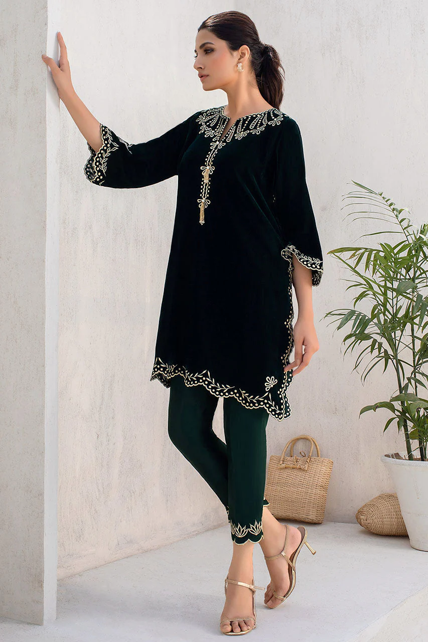 Emerald Velvet Kurta With Scalloped Edges - Image 5