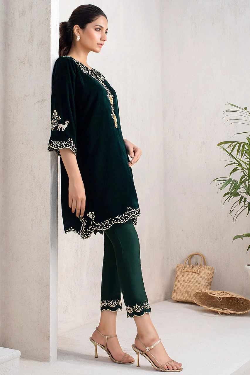 Emerald Velvet Kurta With Scalloped Edges - Image 6