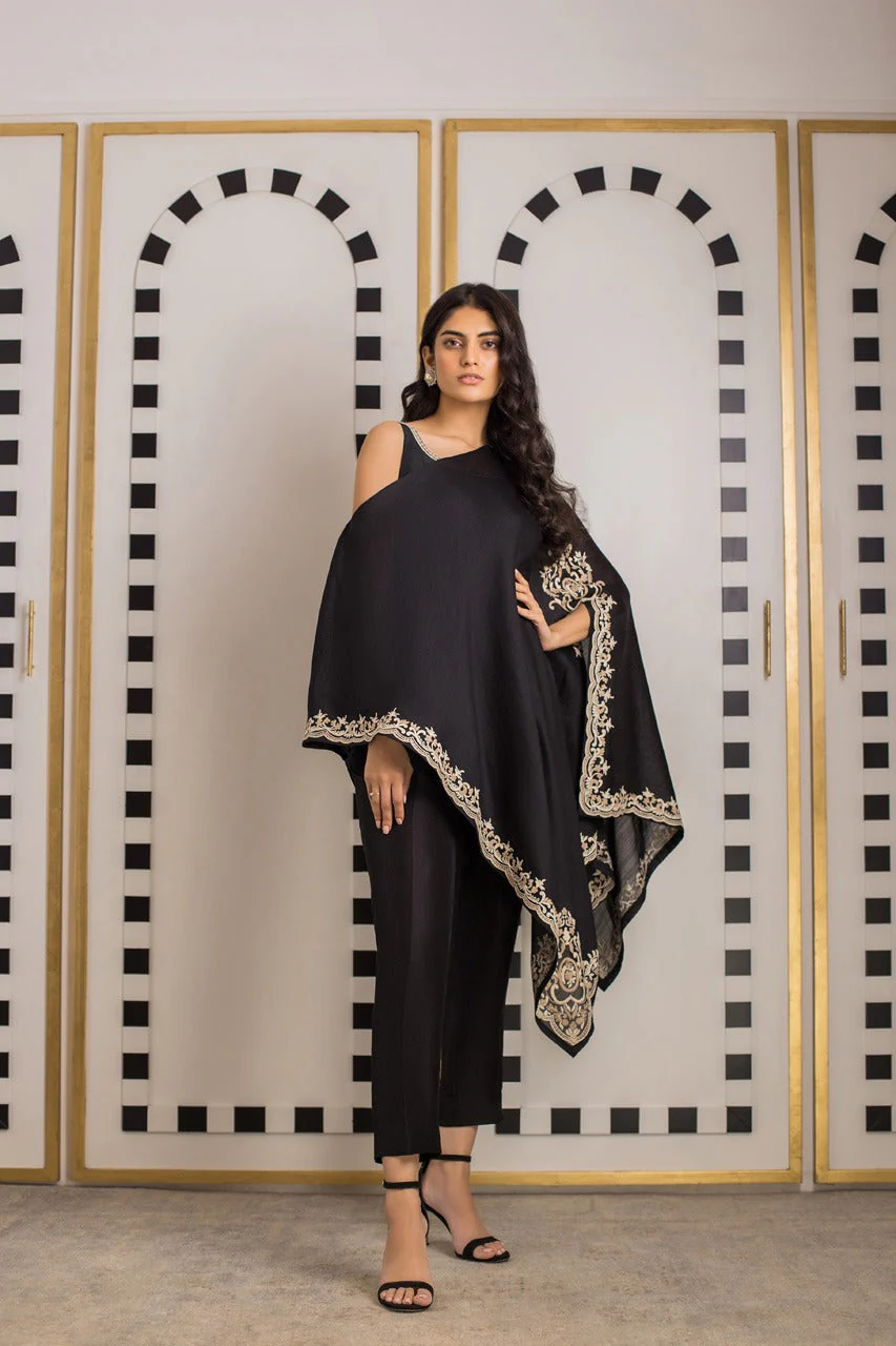Off Shoulder Asymmetrical Top With trousers - Image 4